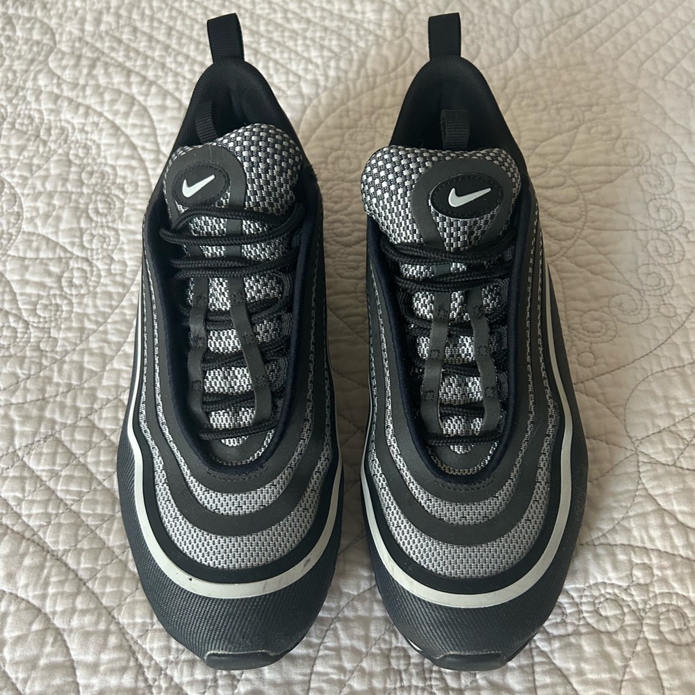 Nike shows M